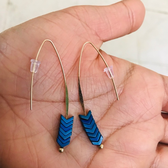 Cute arrow long hook earring - Picture 4 of 5